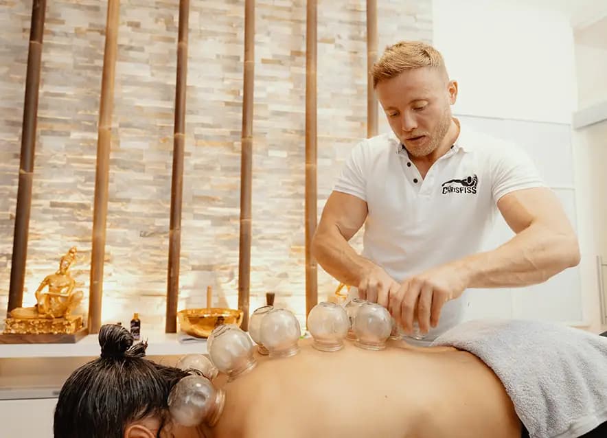 Schröpftherapie im ChrisFiss Studio in Brixen
